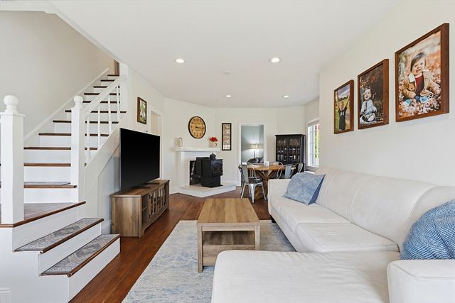 97 Middle Rd, Acushnet, MA 02743