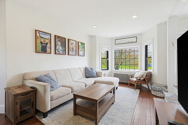 97 Middle Rd, Acushnet, MA 02743