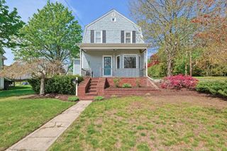 97 Middle Rd, Acushnet, MA 02743