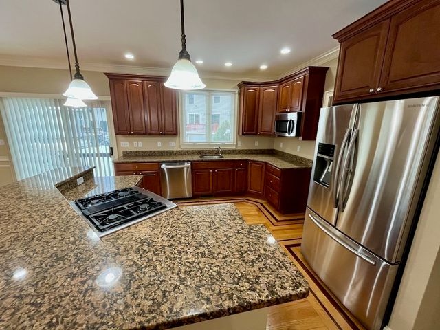 18 5th Ave 18, Watertown, MA 02472