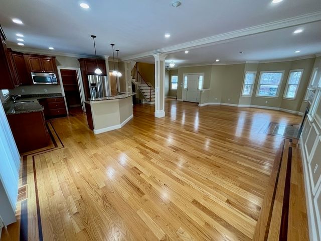 18 5th Ave 18, Watertown, MA 02472