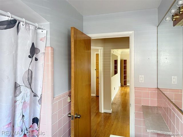 8842 Merriman Road, Livonia, MI 48150