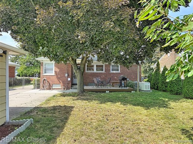 8842 Merriman Road, Livonia, MI 48150