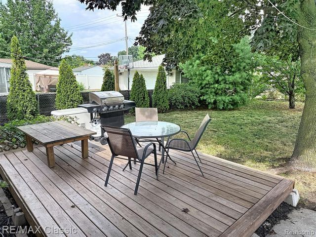 8842 Merriman Road, Livonia, MI 48150