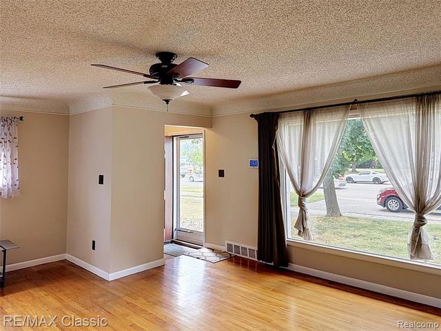 8842 Merriman Road, Livonia, MI 48150