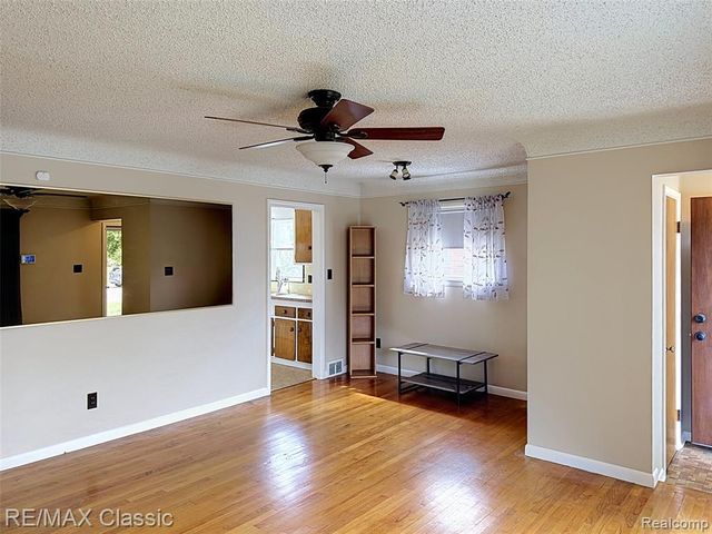 8842 Merriman Road, Livonia, MI 48150