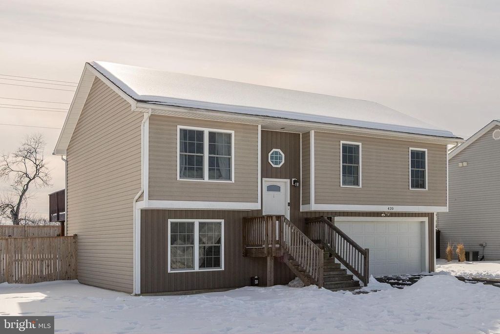 420 IVES ST, Martinsburg, WV 25405