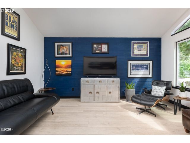600 ISLAND Dr 18, Gleneden Beach, OR 97388