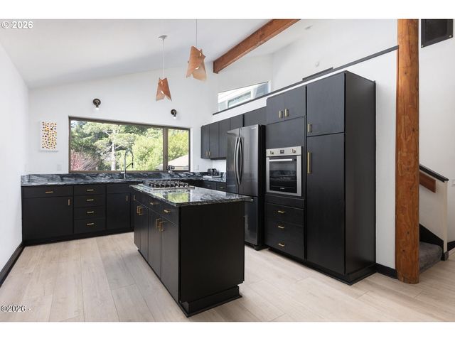 600 ISLAND Dr 18, Gleneden Beach, OR 97388