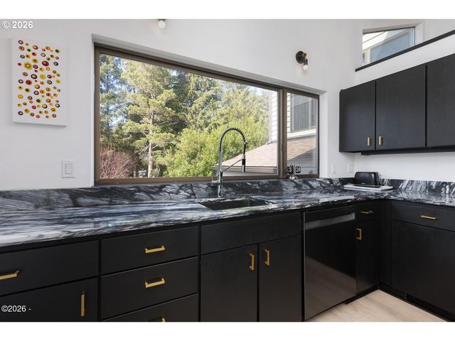 600 ISLAND Dr 18, Gleneden Beach, OR 97388