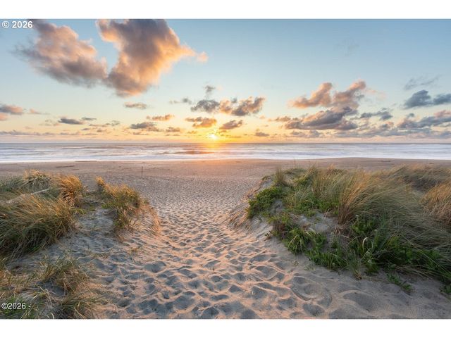 600 ISLAND Dr 18, Gleneden Beach, OR 97388