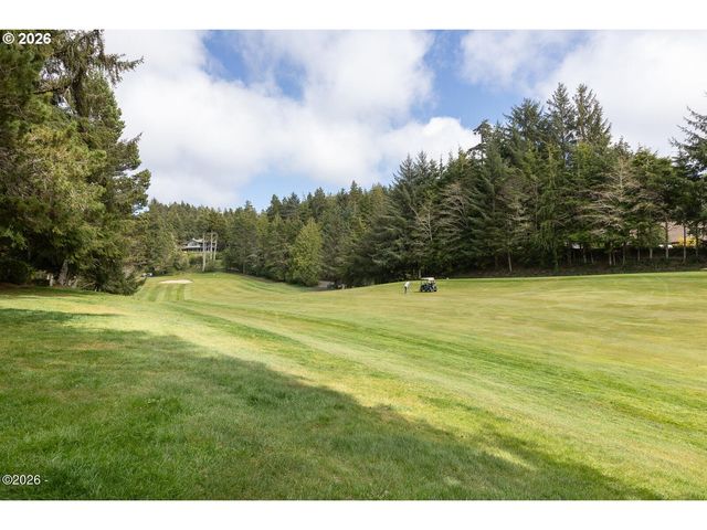 600 ISLAND Dr 18, Gleneden Beach, OR 97388