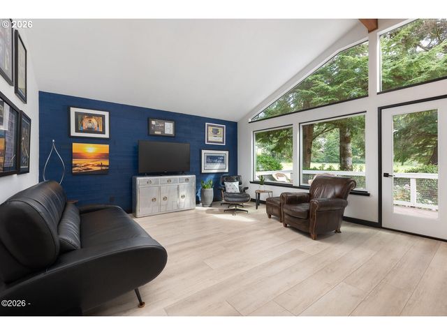 600 ISLAND Dr 18, Gleneden Beach, OR 97388