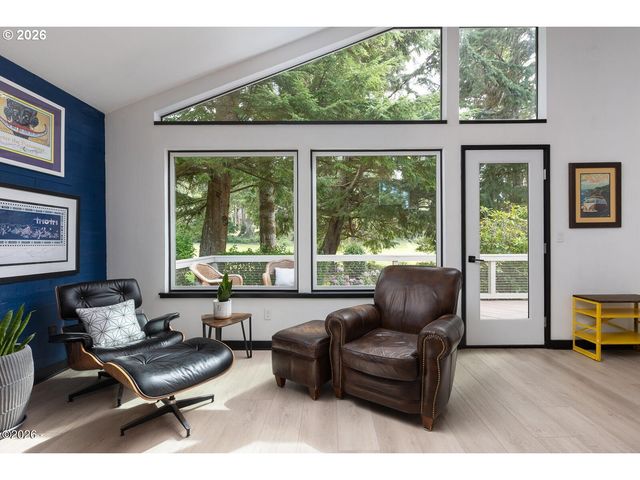 600 ISLAND Dr 18, Gleneden Beach, OR 97388