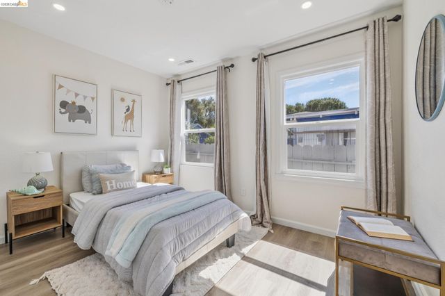 2712 Octavia St, Oakland, CA 94619