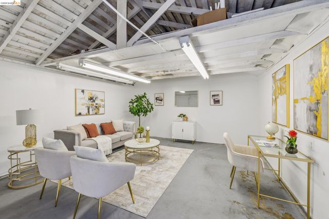 2712 Octavia St, Oakland, CA 94619