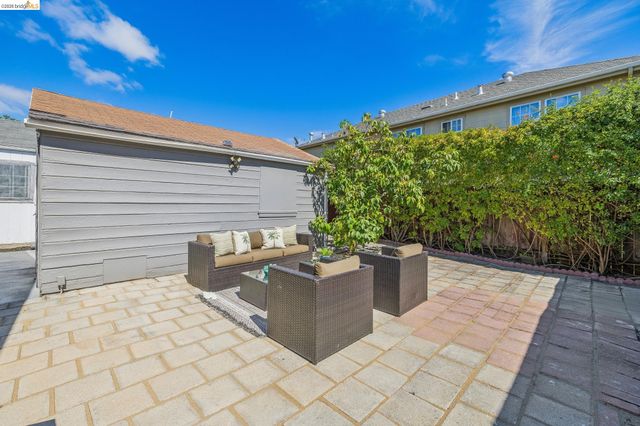 2712 Octavia St, Oakland, CA 94619
