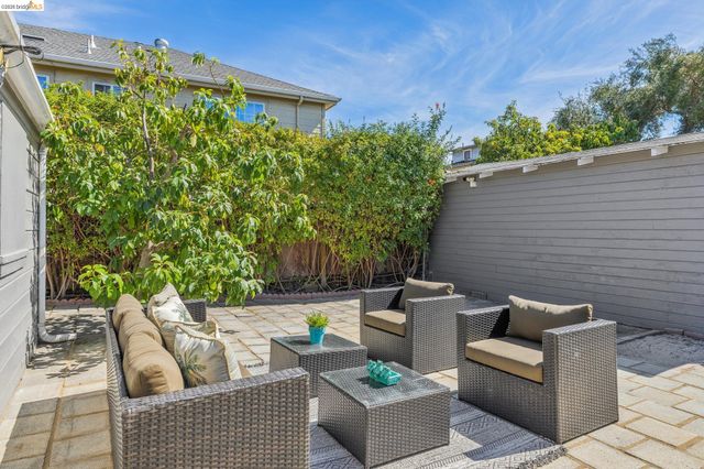 2712 Octavia St, Oakland, CA 94619
