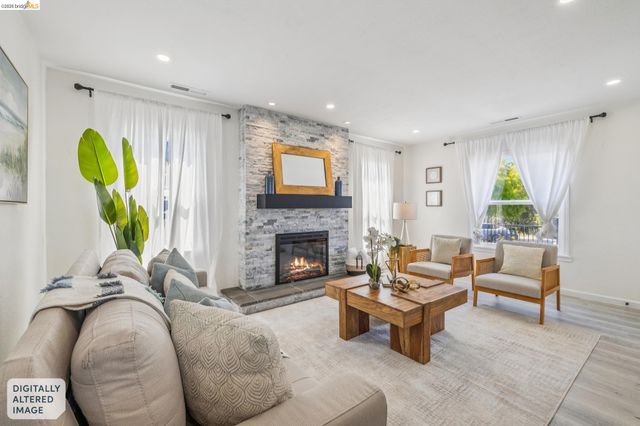 2712 Octavia St, Oakland, CA 94619