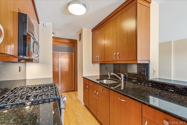 17-85 215th Street 8G, Bayside, NY 11360