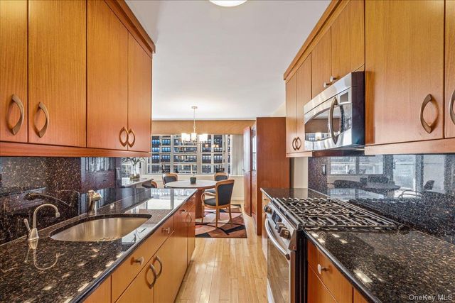 17-85 215th Street 8G, Bayside, NY 11360