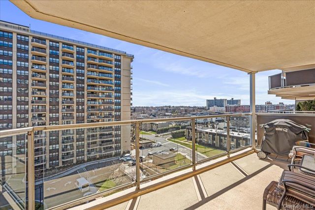 17-85 215th Street 8G, Bayside, NY 11360