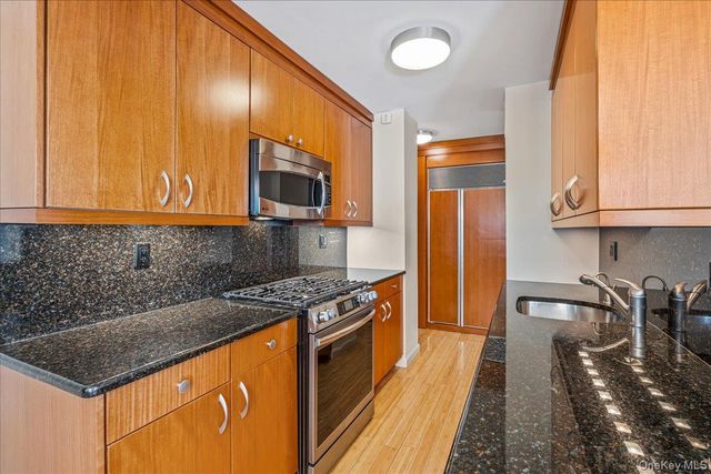 17-85 215th Street 8G, Bayside, NY 11360