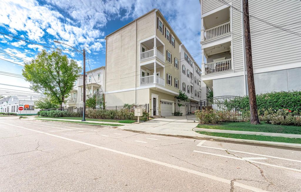 2524 Hutchins Street, Houston, TX 77004
