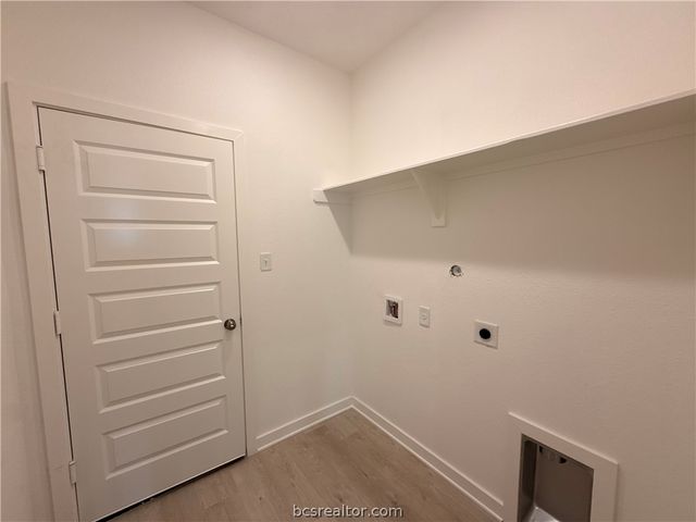 402 Harvest Lake Drive, Snook, TX 77878