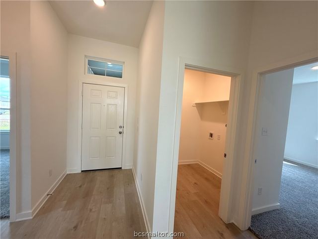 402 Harvest Lake Drive, Snook, TX 77878