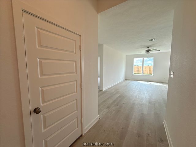 402 Harvest Lake Drive, Snook, TX 77878