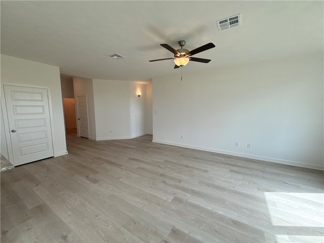 402 Harvest Lake Drive, Snook, TX 77878