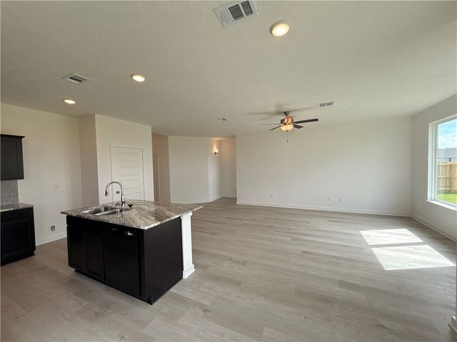 402 Harvest Lake Drive, Snook, TX 77878