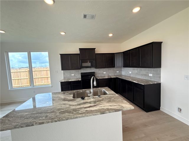 402 Harvest Lake Drive, Snook, TX 77878