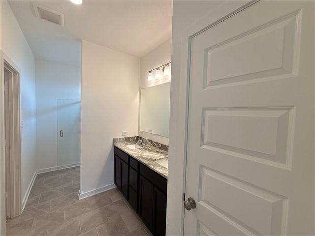 402 Harvest Lake Drive, Snook, TX 77878