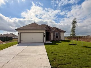 402 Harvest Lake Drive, Snook, TX 77878