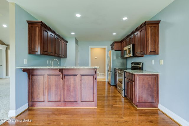 3411 Tucker Wood Ln, Louisville, KY 40299