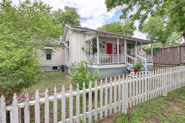307 W Market ST, Fayetteville, TX 78940