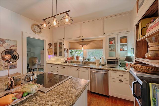 307 W Market ST, Fayetteville, TX 78940