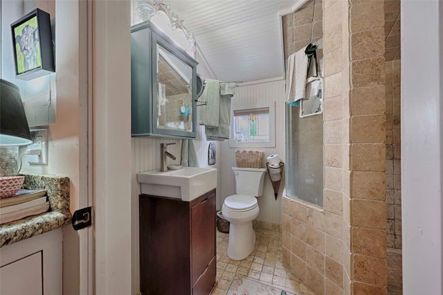 307 W Market ST, Fayetteville, TX 78940