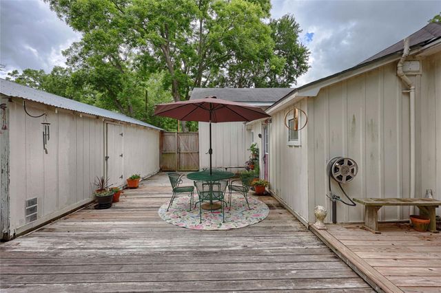 307 W Market ST, Fayetteville, TX 78940