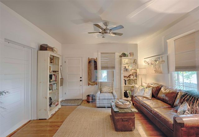 307 W Market ST, Fayetteville, TX 78940