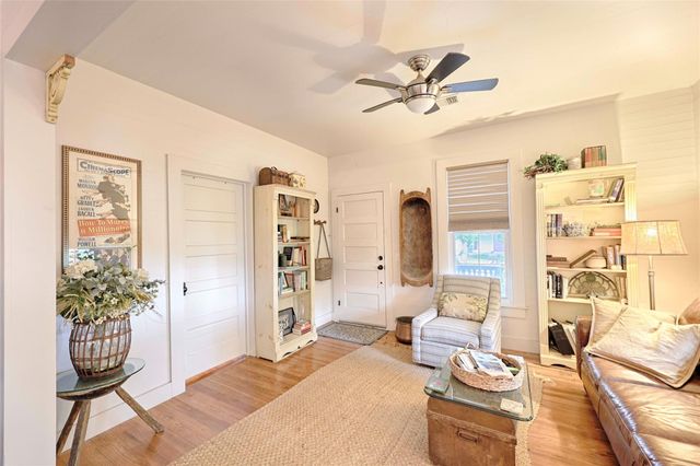 307 W Market ST, Fayetteville, TX 78940