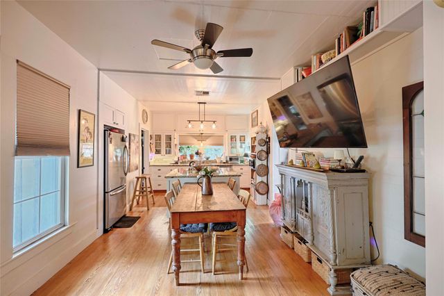 307 W Market ST, Fayetteville, TX 78940