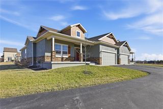 11782 S Deer Run Street 12, Olathe, KS 66061