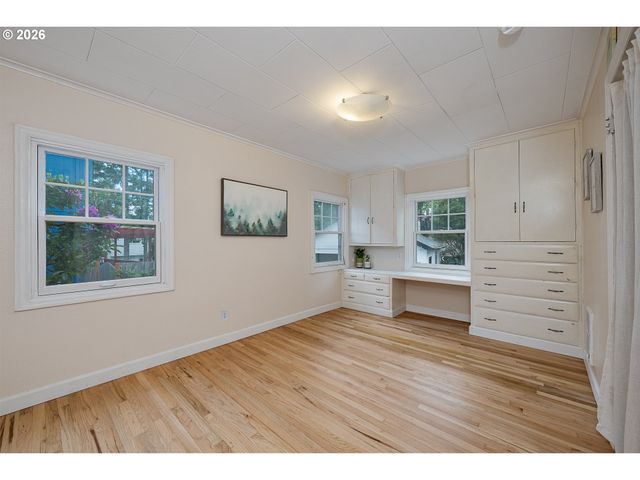 11251 Sw CAPITOL Hwy, Portland, OR 97219