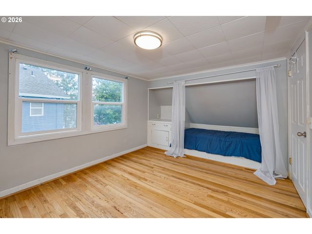 11251 Sw CAPITOL Hwy, Portland, OR 97219
