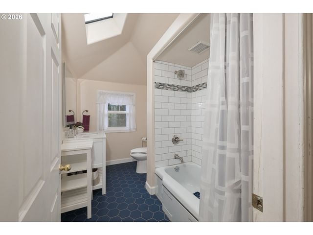 11251 Sw CAPITOL Hwy, Portland, OR 97219