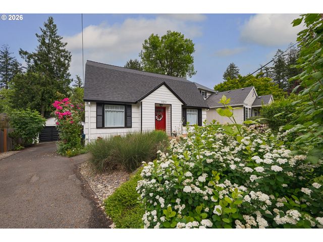 11251 Sw CAPITOL Hwy, Portland, OR 97219