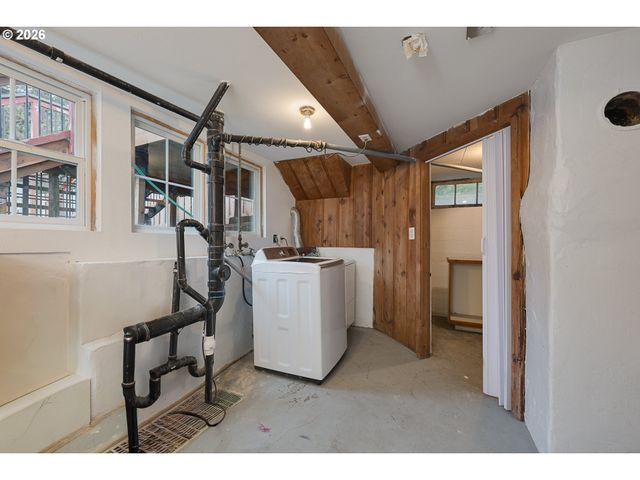 11251 Sw CAPITOL Hwy, Portland, OR 97219